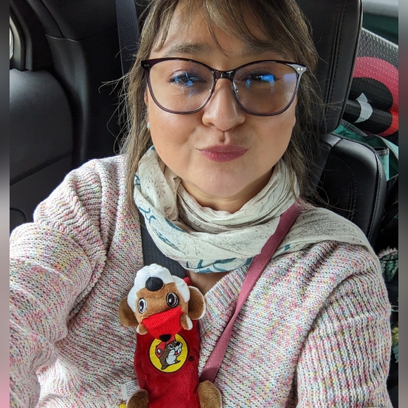 Meet your Posher, Gloria - Picture 1 of 5